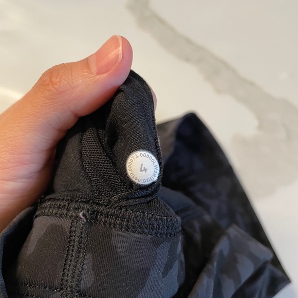 Lulu camo energy bra long line size 4 - Picture 3 of 4